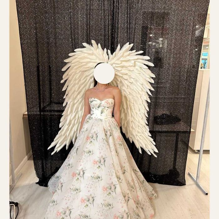 Бутикова рокля с кринолин