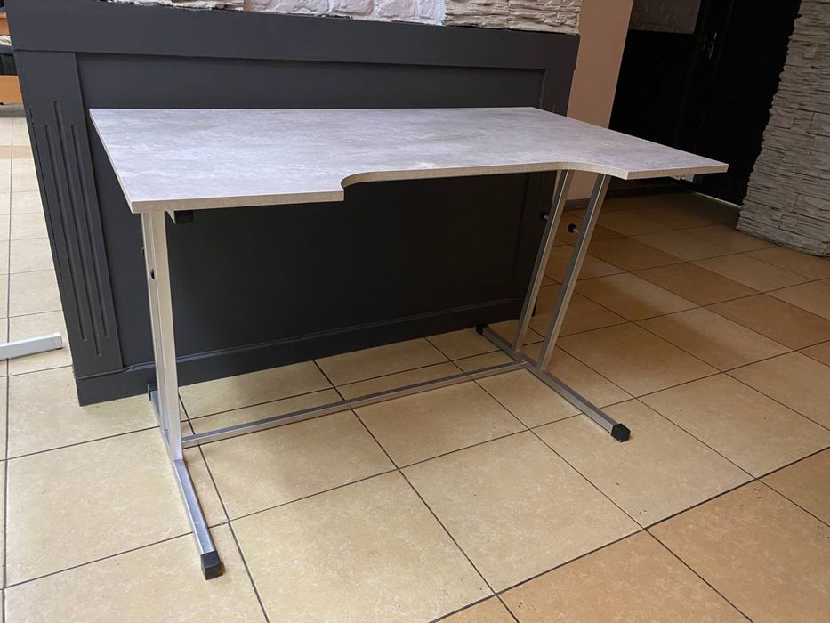 Стол для инвалидов-колясочников