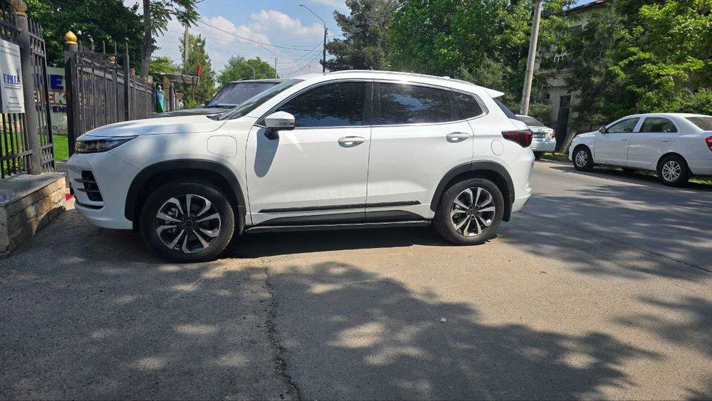 продам свой автомобиль Exeed TXL гибрид