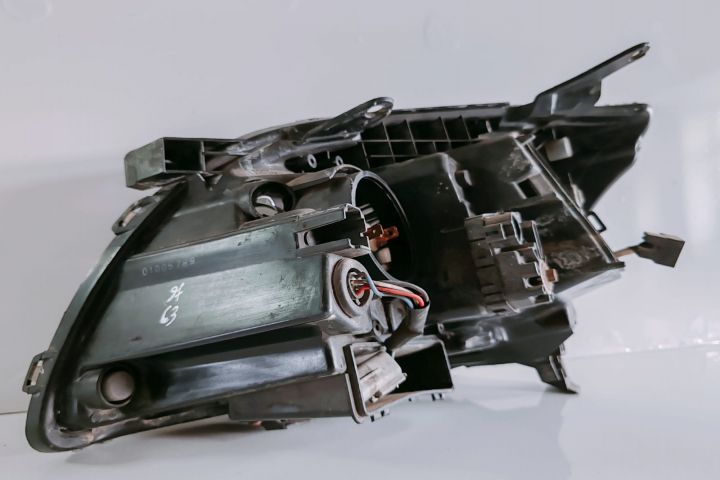 Far Dreapta 0821211F3R Toyota Avensis a 2-a generatie T25