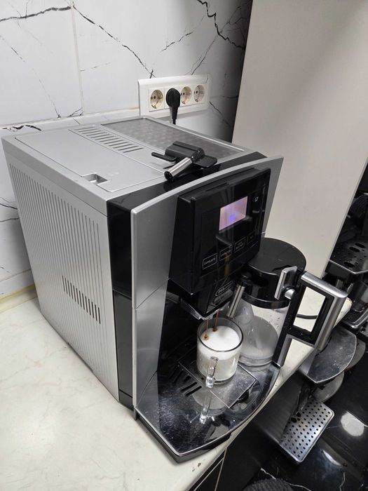 Espressor Automat DeLonghi Perfecta Cappuccino Graphic Touch ESAM5700.S Aparat cu Cafea Boabe si cu Cana Lapte