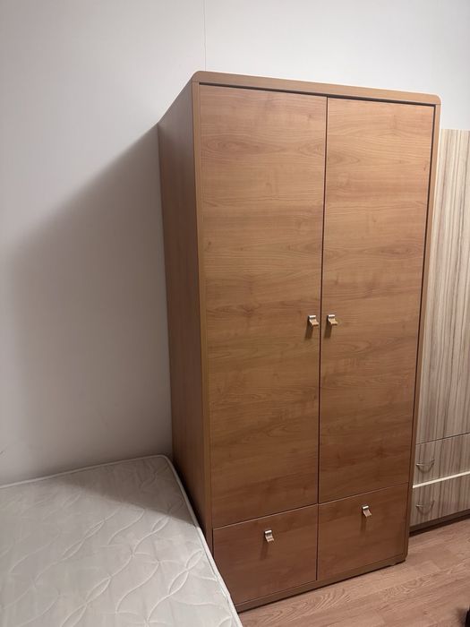 2 гардероба и скрин с огледало