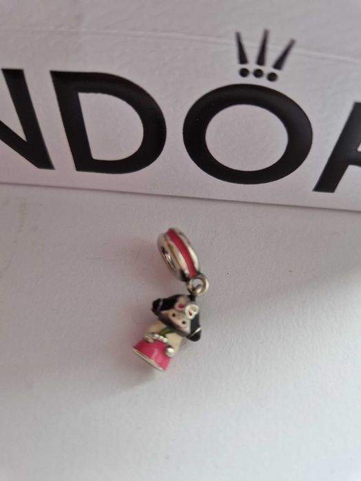 Pandora Висулка - сребърен талисман за гривна