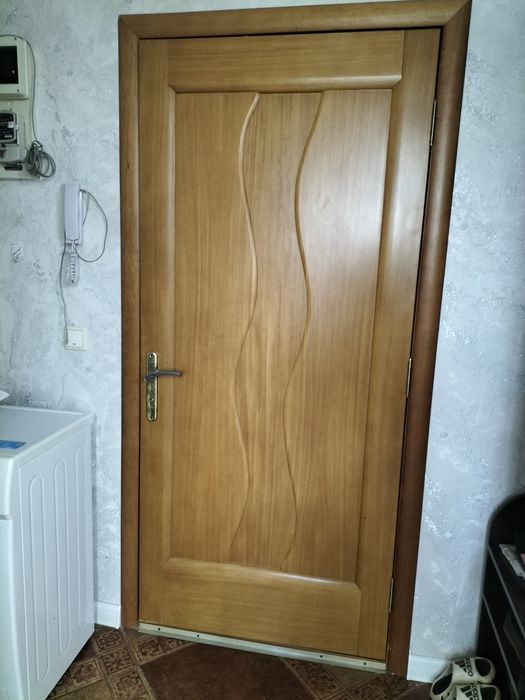 Продам дверь сост отлично