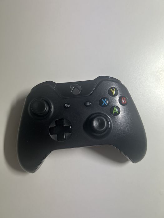 Xbox one + 2 cotrollere