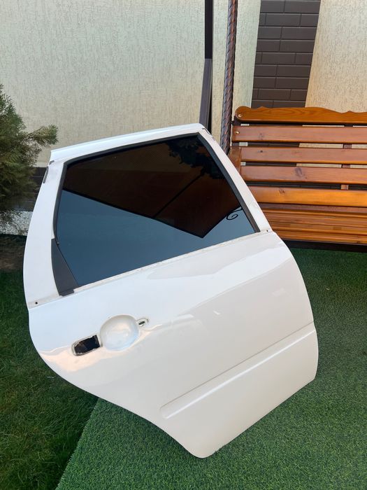 Задняя дверь гранта правый