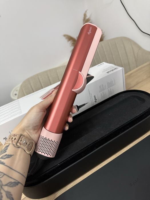 Dyson airstrait HT01