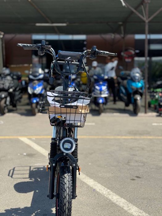 Qora erkaklar bilan orgiyadagi etuk ayollar