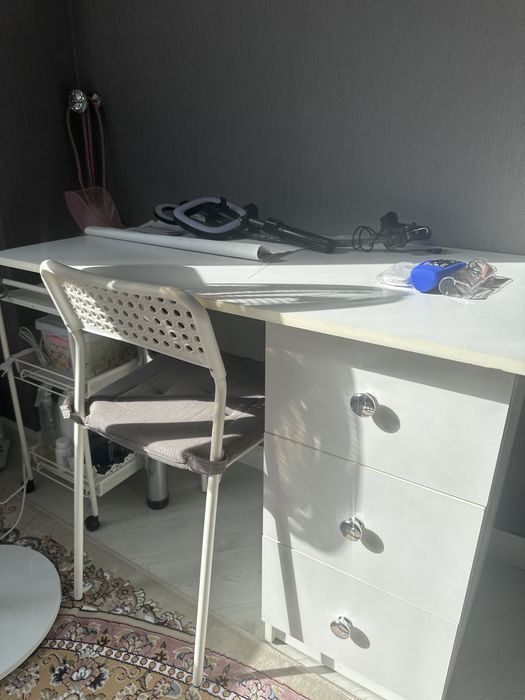 Маникюрный стол, стуля