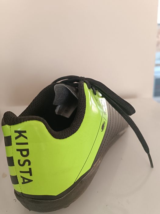 Детски футболни обувки бутонки номер 35 и 33