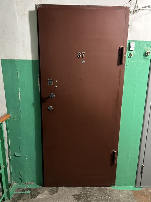 Продам дверь в отличном состоянии+ межкомнатная