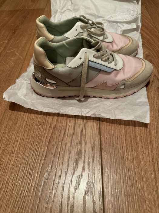 Майкл Корс кроссовки в отличном состоянии