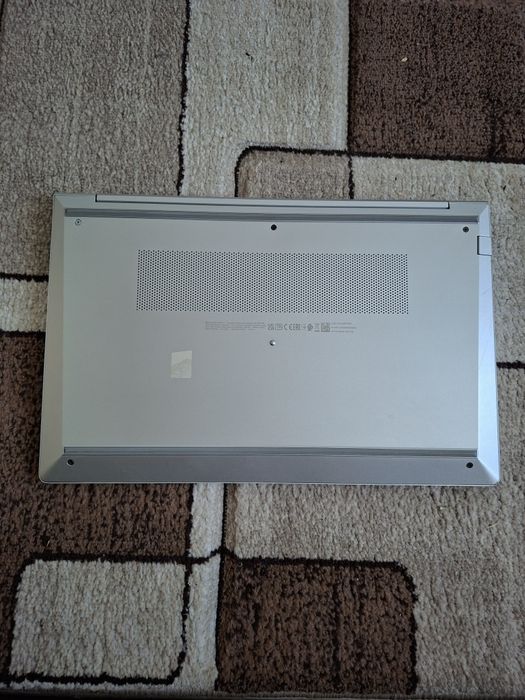 Se vinde laptop  light gaming/office/photoshop