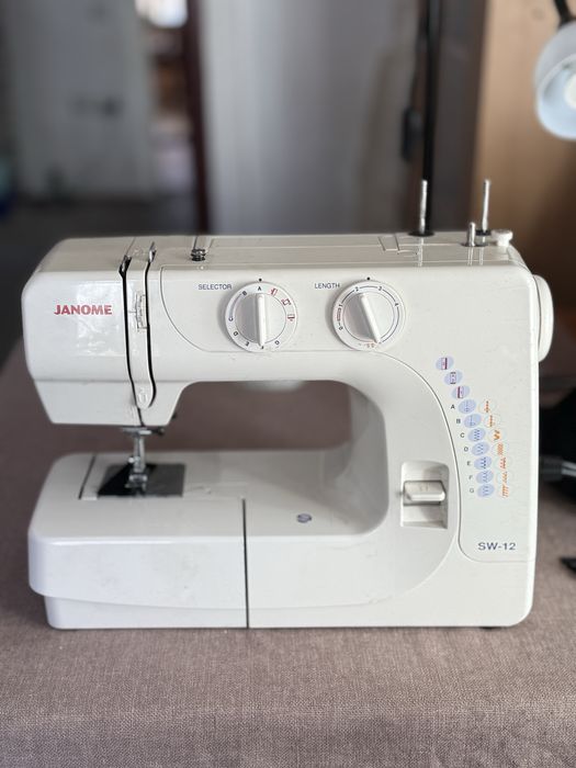 Швейная машина janome