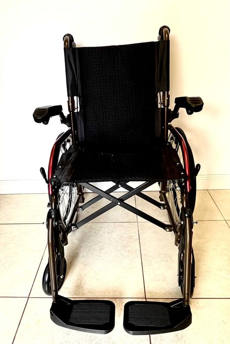 Scaun cu rotile ultrausor din aluminiu, pliabil, cu manere rabatabile