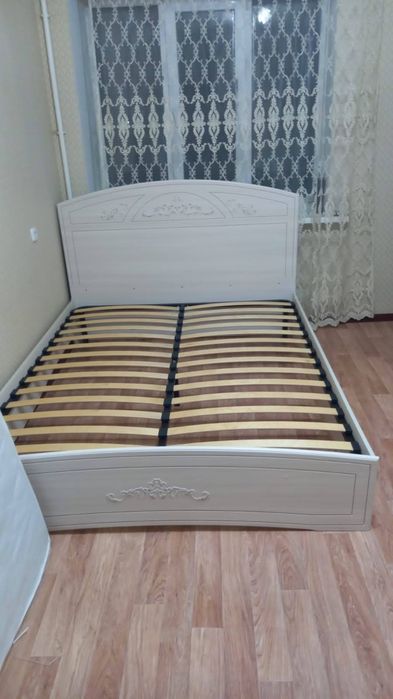 Продам двуспальную кровать