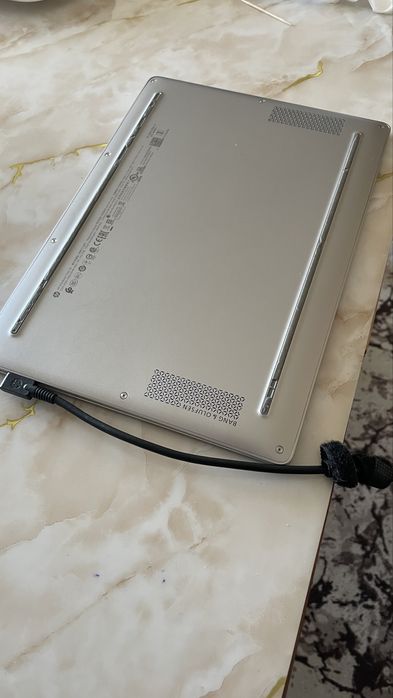 Лаптоп HP elitbook Folio G1 12.5 Full HD 238 Gb SSD дефект с екрана