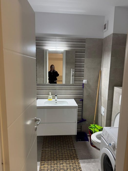 Privat închiriază apartament