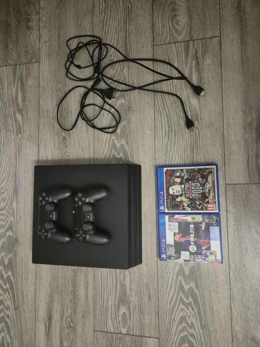PS4 Pro-1TB+2 jocuri
