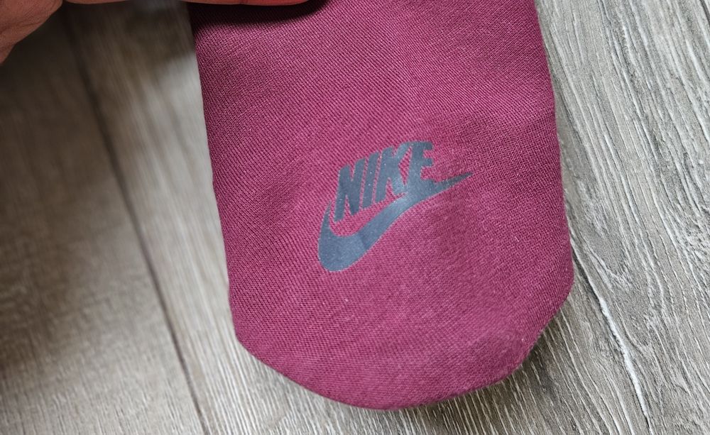Яке- есенно Nike