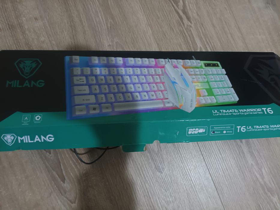 Геймърска клавиатура и мишка светещи нови