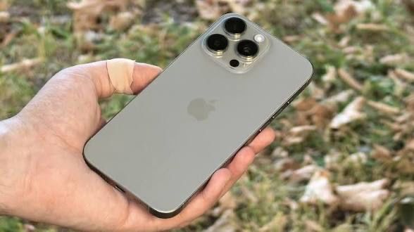 Продам Iphone 16 pro max в сером оттенке!