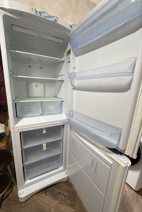 Холодильник indesit