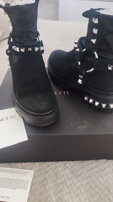 Musette Много ефектни велурени боти