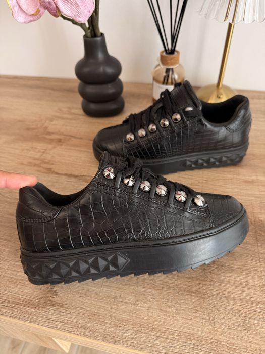 Adidasi Guess