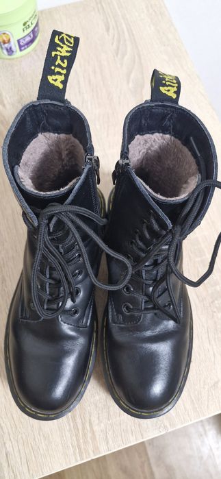 Bocanci cu platforma Dr. Martens