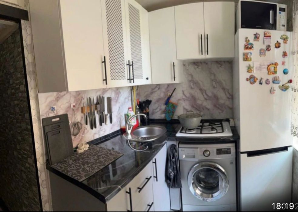 Продам квартиру 11 мрк 101 серия