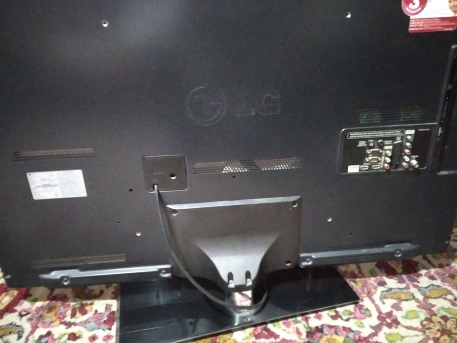 Продам Телевизор LG разбит дисплей