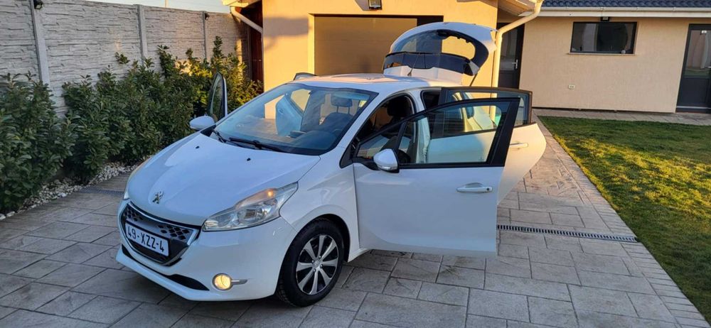 Peugeot 208 Cutie automata