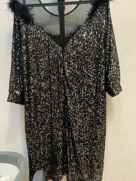 платья в отличном состояние