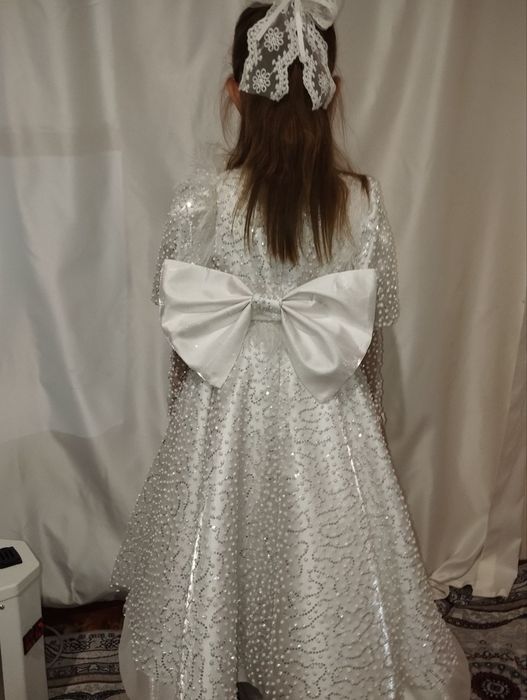 Olomon erkaklar osiyolik ayolning mushukini navbatma-navbat tutadilar