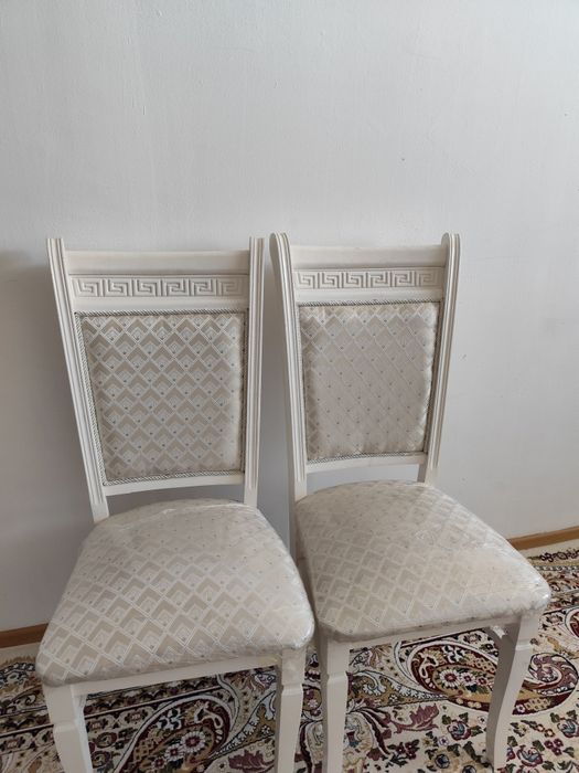 Овальный стол и стулья 170000тг