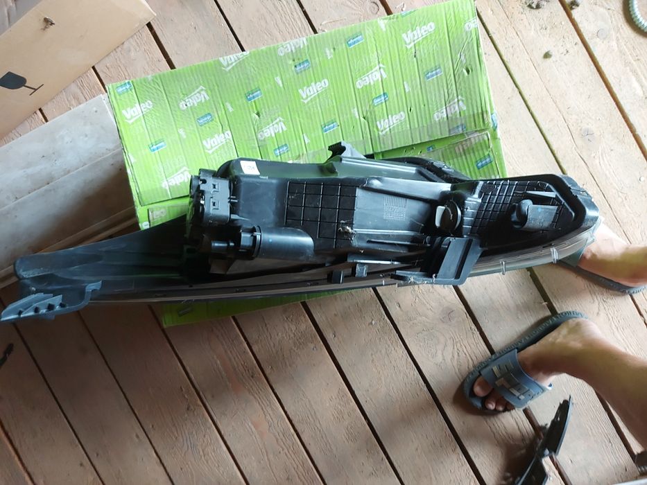 Far dreapta si stanga Hyundai i20 cod 92102C8000