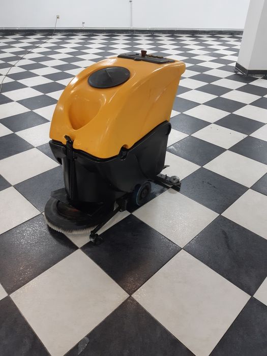 Aparat de curatat pardosele