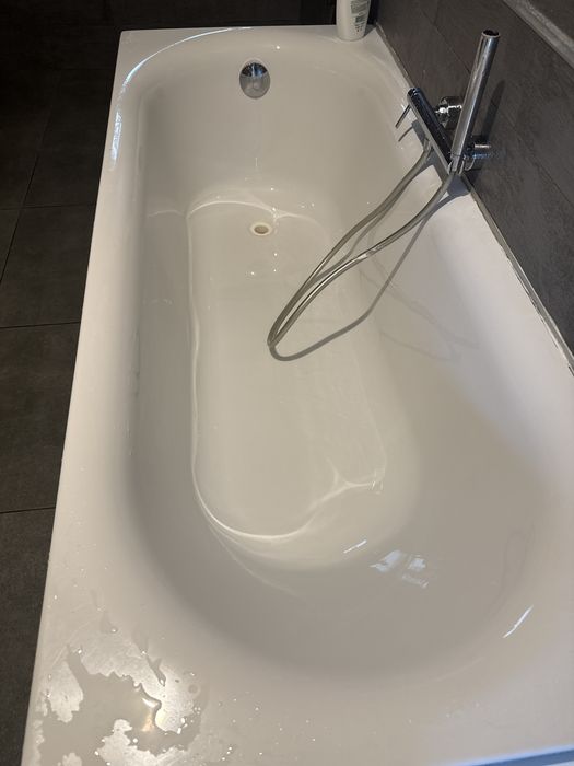 Cada baie, dimensiuni exterior 170*70 cm