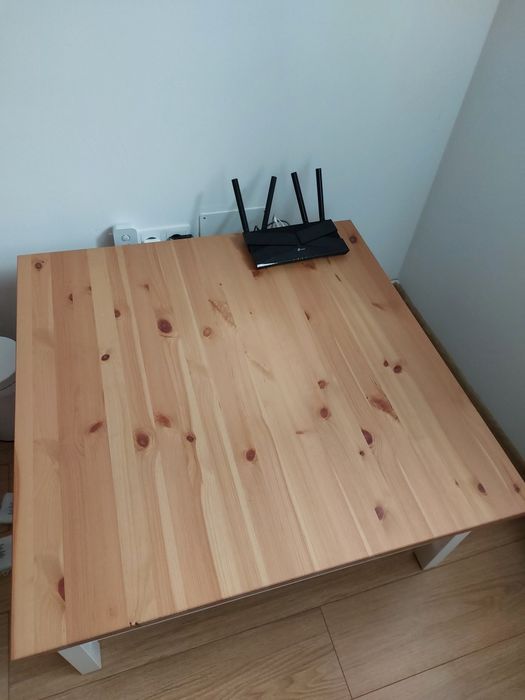 Vând masă 90x90x45