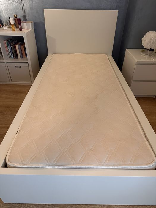 Pat IKEA MALM 90x200 cm, alb, cu somieră și saltea