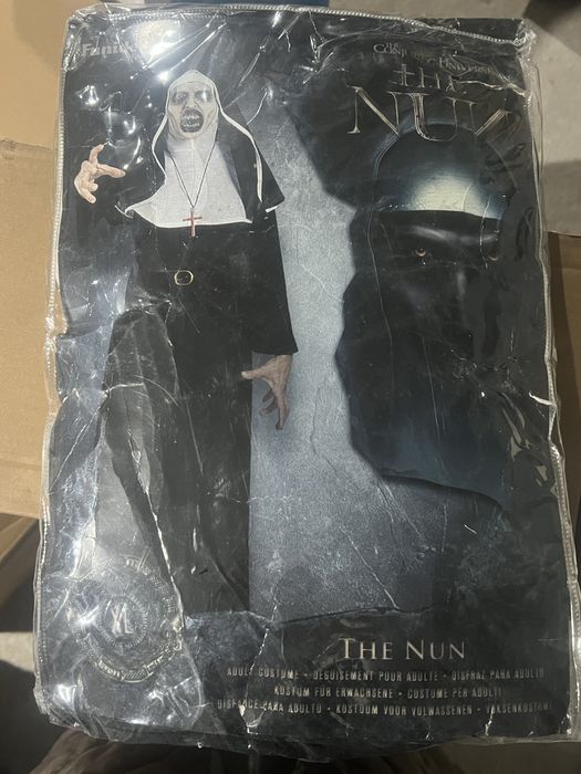 Costum THE NUN marimea XL (calugarita)