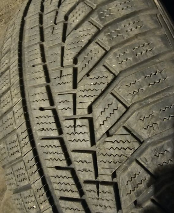 Продавам зимни гуми Hankook Runflat ЦЕТА ПО ДОГОВАРЯТЕ.