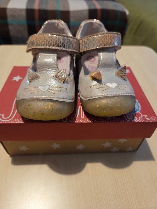 Vand pantofi de primavara/vara DDstep, marimea 20, folositi un sezon