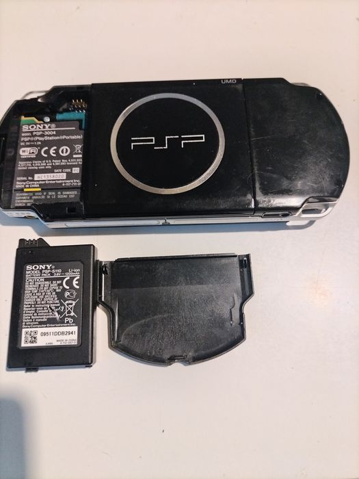 Vând un psp mini cu 3 jocurii