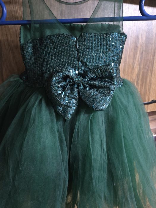 Продам платья костюмы