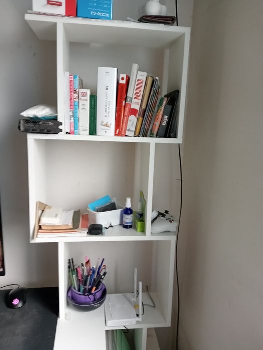 Продам стол письменный с полками