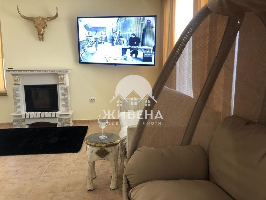 Продава къща в с.Чернево, РЗП: 300 кв.м, двор - 2150 кв.м