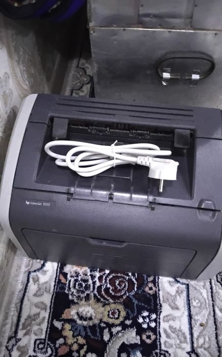 Printer sotiladi hp1010