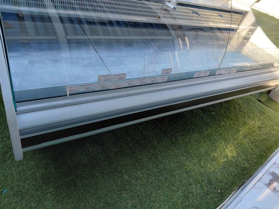 Продавам хладилна витрина